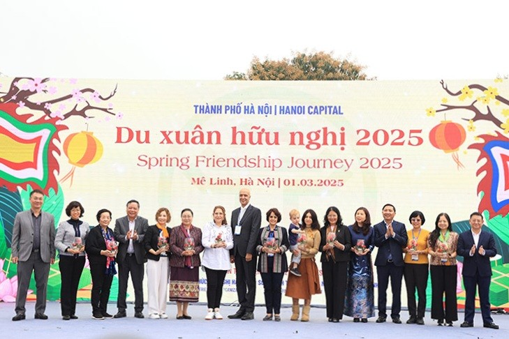 ផ្សព្វផ្សាយលក្ខណៈវប្បធម៌ប្រពៃណីតាមរយៈដំណើរនិទាឃរដូវមិត្តភាពឆ្នាំ ២០២៥ - ảnh 1