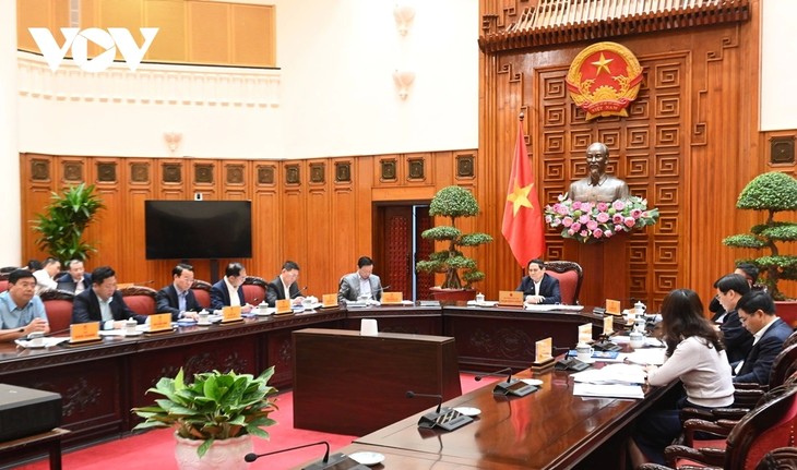 លោកនាយករដ្ឋមន្ត្រី ហ្វាម មិញជីញ ដឹកនាំកិច្ចប្រជុំស្ដីពីការត្រៀមរៀបចំសម្រាប់ APEC ២០២៧ នៅ Phu Quoc - ảnh 1