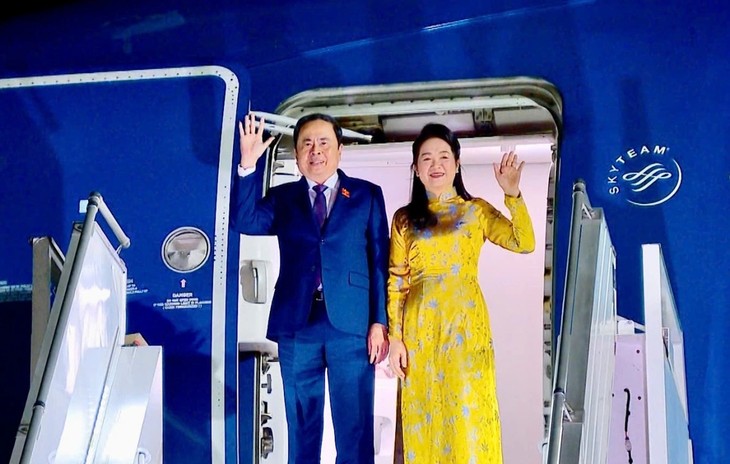 ប្រធានរដ្ឋសភាវៀតណាមនិងលោកជំទាវមកដល់ទីក្រុង Yerevan ចាប់ផ្តើមដំណើរទស្សនកិច្ចជាផ្លូវការនៅសាធារណរដ្ឋអាមេនី - ảnh 1