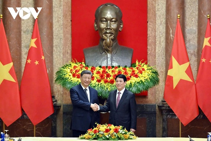 ប្រធានរដ្ឋវៀតណាមលោក លឿង គឿង ជួបពិភាក្សាការងារជាមួយអគ្គលេខាបក្ស និងជាប្រធានរដ្ឋចិនលោក ស៊ី ជីនពីង - ảnh 1