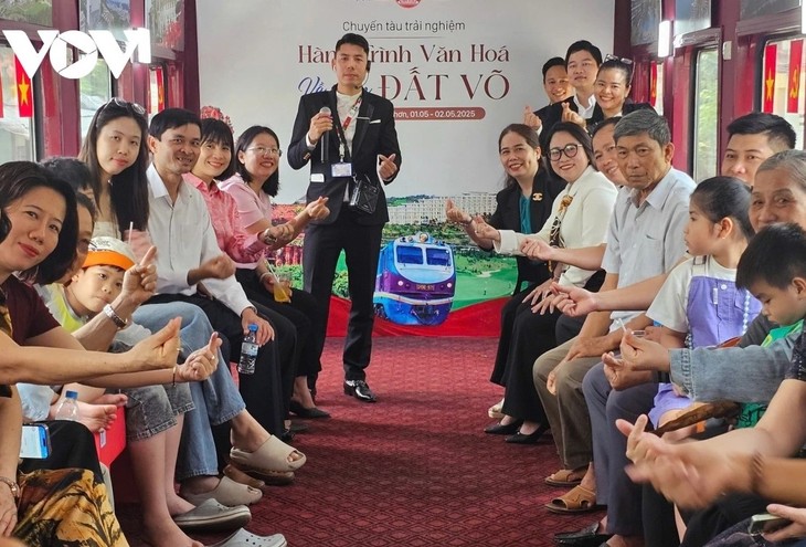 ស្វែងយល់វប្បធម៌ Binh Dinh ជាមួយនឹង “ដំណើរវប្បធម៌ទៅកាន់ទឹកដីនៃក្បាច់គុន” - ảnh 1