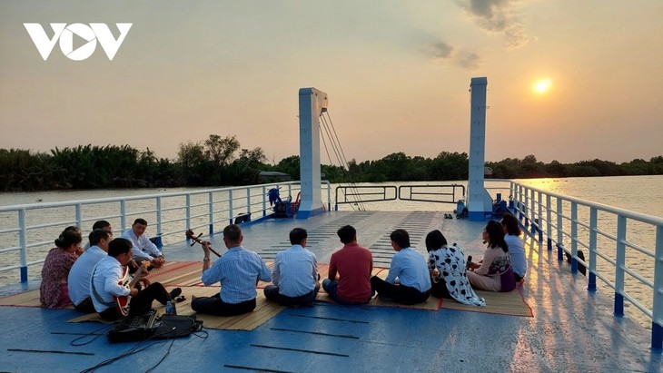 Don ca tai tu - សិល្បៈទាក់ទាញភ្ញៀវទេសចរមកដល់ខេត្ត Long An - ảnh 1