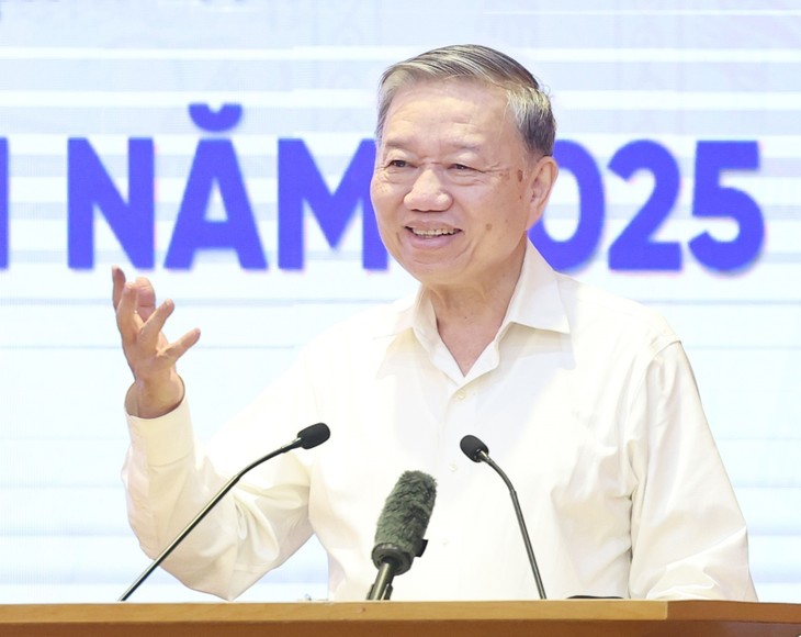 លោកអគ្គលេខាបក្ស តូ ឡឹម៖ ការធ្វើបរិវត្តកម្មឌីជីថលគឺជាស្ពានដ៏សំខាន់បំផុតរវាង ខេត្តនិងឃុំនៅក្នុងគំរូថ្មី - ảnh 1