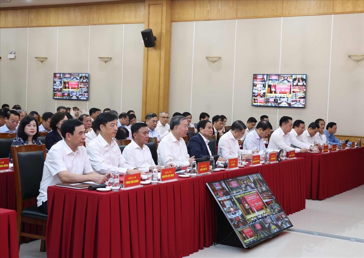 លោកអគ្គលេខាបក្ស តូ ឡឹម៖ ការធ្វើបរិវត្តកម្មឌីជីថលគឺជាស្ពានដ៏សំខាន់បំផុតរវាង ខេត្តនិងឃុំនៅក្នុងគំរូថ្មី - ảnh 2