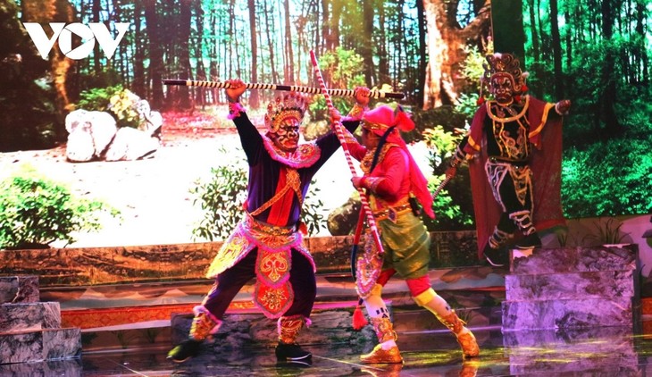 រូបភាពតួអង្គយក្សក្នុងសិល្បៈល្ខោនបាសាក់ - ảnh 2