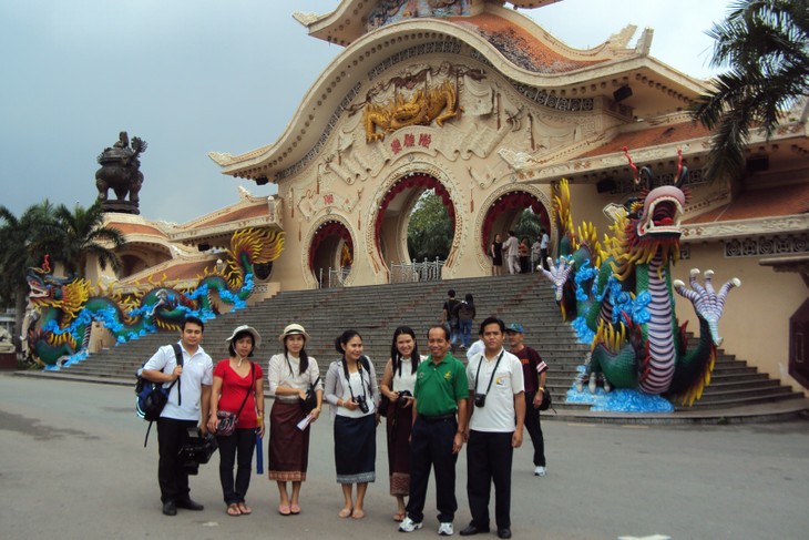 ដំណើទស្សនកិច្ចការងារនៅវៀតណាមរបស់អ្នកកាសែតឡាវ - ảnh 3