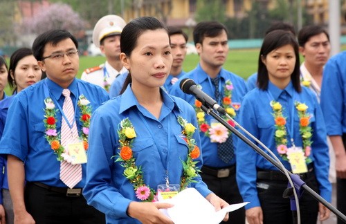 សម្ព័ន្ធយុវជនកុម្មួយនិស្តហូជីមិញបានធ្វើពិធីរាយការណ៌អំពីស្នាដៃជាមួយលោកប្រធានហូជីម - ảnh 2