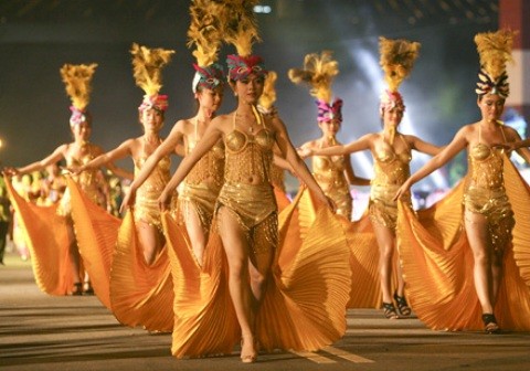 ពិធីបុណ្យតាមដងផ្លូវ Carnaval Ha Long 2012ប្រព្រឹត្តិទៅដ៏មហោឡារឹក  - ảnh 1