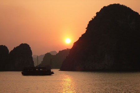 ជនថៃចំពោះឈូងសមុទ្រ Ha Long - ảnh 1