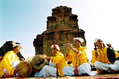 ជនរួមជាតិចាមនៅខេត្ត Ninh Thuan បានរៀបចំពិធីបុណ្យ Ka-te ២០១២ - ảnh 1