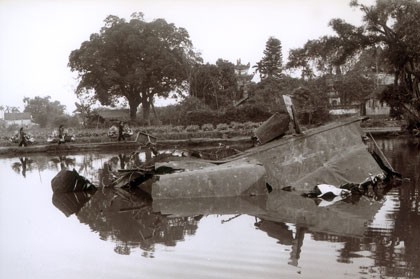 Ngoc Ha កន្លែងកូសសញ្ញាសម្គាល់យន្តហោះ B52 ធ្លាក់ - ảnh 1