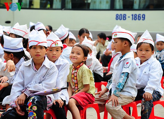 យុវជនស្ម័គ្រចិត្តជួយឧបត្ថម្ភប្រជាជនក្នុងតំបន់ព្រៃភ្នំ - ảnh 2