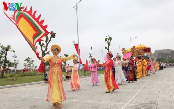 ពិធីបុណ្យរាំពស់នៅភូមិបុរាណ Le Mat - ảnh 2