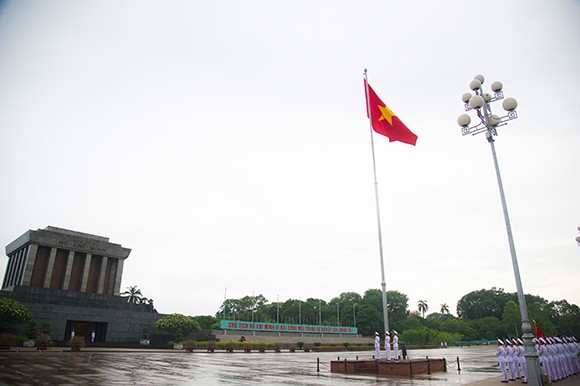 ស្ពានទូរទស្សន៍ “ពិធីគោរពទង់ជាតិជាមួយប្រជុំកោះ Truong Sa”  - ảnh 6