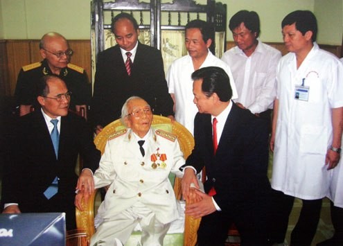 ជីវិតរបស់នាយឧត្តមសេនីយ៍ Vo Nguyen Giap តាមរយះរូបថត មួយចំនួន - ảnh 47