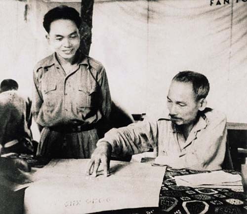 ជីវិតរបស់នាយឧត្តមសេនីយ៍ Vo Nguyen Giap តាមរយះរូបថត មួយចំនួន - ảnh 9