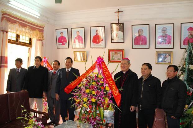 គណះកម្មាធិការរណសិរ្យមាតុភូមិវៀតណាជូនពរគ្រឹសាសនិកខេត្ត Lang Son – Cao Bang ក្នុងឱកាសបុណ្យណូអែល - ảnh 1