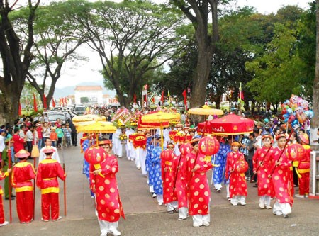 ពិធីបុណ្យនិទាឃរដូវឆ្នាំមមីឆស័កបានប្រព្រឹត្តិទៅនៅតំបន់ផ្សេង - ảnh 2