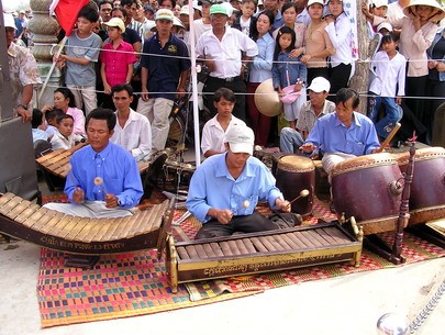 វង់ភ្លេងពិណពាទ្យរបស់ជនរួមជាតិខ្មែរ ណាមបូ - ảnh 1