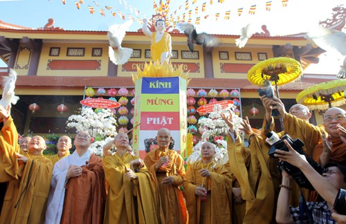 មហាពិធីវិសាខបូជារបស់ អ.ស.ប. Vesak ឆ្នាំ ២០១៤ ចាប់ផ្តើមជាផ្លូវការ - ảnh 1