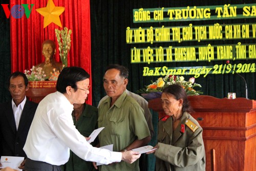 ប្រធានរដ្ឋវៀតណាមបំពេញទស្សនកិច្ចការងារនៅខេត្ត Gia Lai - ảnh 1