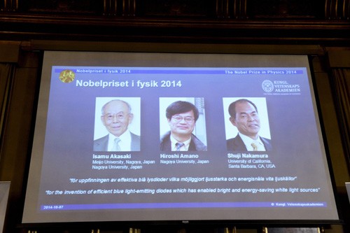 ពានរង្វាន់ Nobel ផ្នែករូបវិទ្យា ២០១៤ ត្រូវបានប្រគល់ជូនអ្នកបង្កើតអំពូល LED - ảnh 1