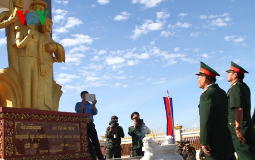 បើកសម្ពាធស្តូបរំលឹកវិញ្ញាក័្ខន្ធយុទ្ធជនពលីកម្ពុជា-វៀតណាមនៅខេត្តស្ទឹងត្រែង - ảnh 2