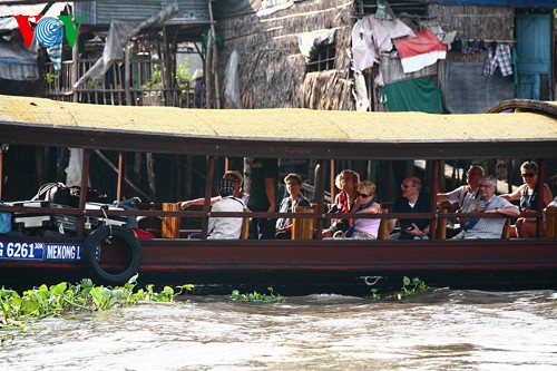 ផ្សារបណ្ដែកទឹក Cai Be - កន្លែងទេសចរណ៍ដ៏វិសេសវិសាលនៃតំបន់ណាមបូខាងលិច - ảnh 14