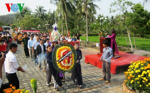 ពិធីអុចធូបរំលឹកខួបលើកទី៤៧នៃការសម្លាប់រង្គាល Son My-Quang Ngai - ảnh 1