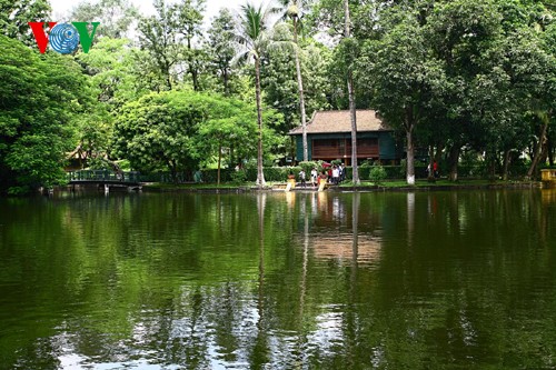 មណ្ឌលកេរ្តិ៍ដំណែលលោកប្រធានហូជីមិញនៅវិមានប្រធានរដ្ឋ - ảnh 12