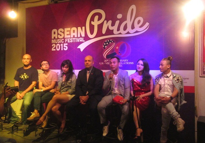 មហោស្រពដូរតន្ត្រី ASEAN Pride ២០១៥ក្រោមប្រធានបទលើកដម្កើង គ្រួសារ - ảnh 1