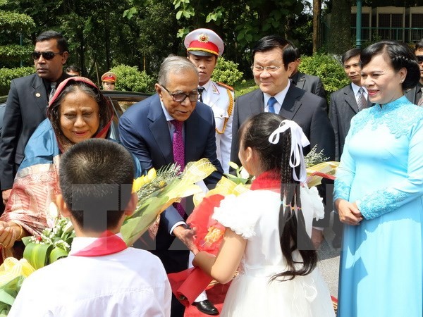 ប្រធានាធិបតីបង់ក្លាដែសបញ្ចប់ប្រកបដោយជោគជ័យដំណើរទស្សនកិច្ចថ្នាក់រដ្ឋនៅវៀតណាម - ảnh 1