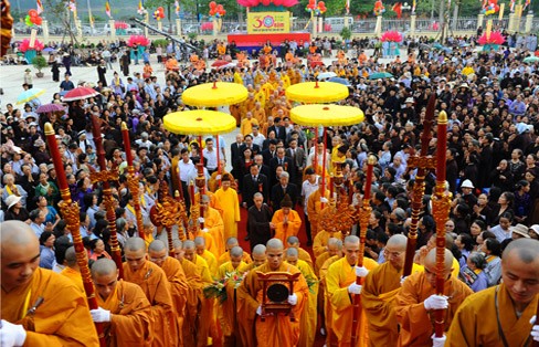 គណៈកម្មាធិការសេរីភាពខាងជំនឿសាសនាអន្តរជាតិអាមេរិកមកស្វែងយល់អំពីសកម្មភាពសាសនានៅវៀតណាម - ảnh 1