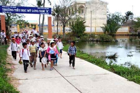 ជនរួមជាតិខ្មែរខេត្ត Tra Vinh ជាមួយចលនាបរិច្ចាកដីកសាងជនបទថ្មី - ảnh 1