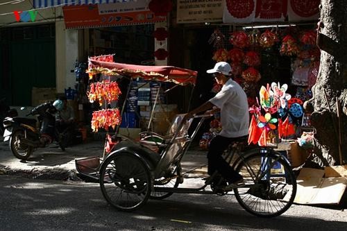 ភាពស្រស់ស្អាតអស្ចារ្យរបស់សរទរដូវហាណូយ - ảnh 9