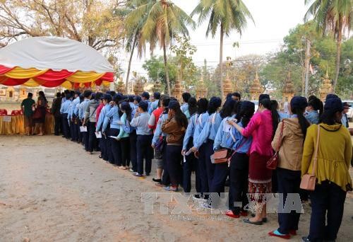 ប្រជាជនឡាវទៅបោះឆ្នោតរដ្ឋសភានីតិកាលទី៨ - ảnh 1