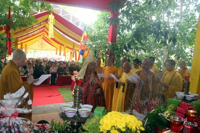 ខេត្ត Quang Binh រៀបចំពិធីបង្សុកូល ឧទ្ទឹសកុសលជូនដល់វញ្ញាណខ័ណ្ឌវីរយុទ្ធជន - ảnh 1