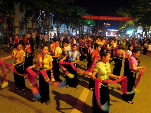 សប្តាហ៍វប្បធម៌និងទេសចរណ៍ Muong Lo ២០១៦បានបើកនៅខេត្ត Yen Bai - ảnh 1