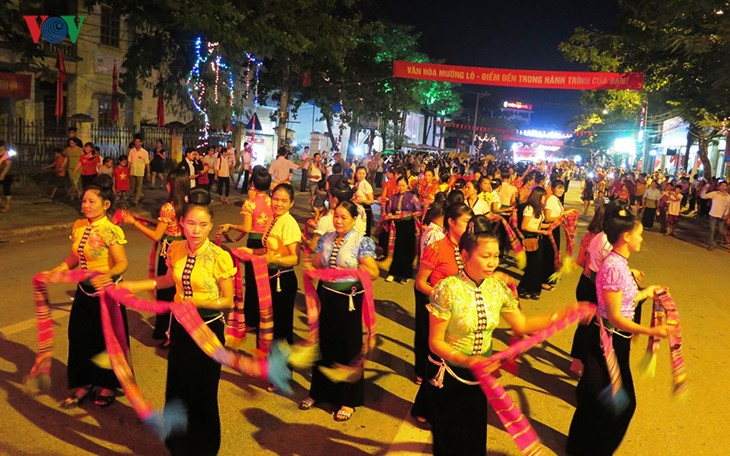 សប្ដាហ៍វប្បធម៌ Muong Lo ដ៏វិសេសវិសាលនៅខេត្ត Yen Bai - ảnh 2