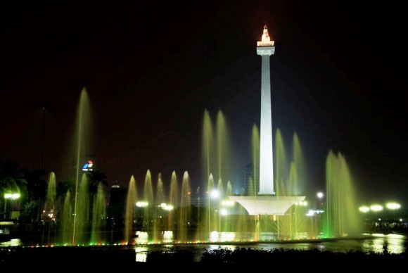 វិមាន Monas – Jakarta ទាក់ទាញភ្ញៀវទេសចរជាច្រើនមកទស្សនា - ảnh 1