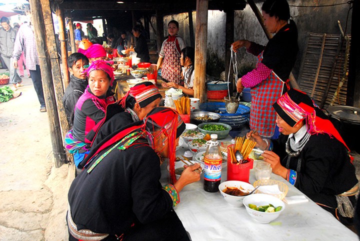 ទីរួមខេត្ត Dong Van នៅរដូវស្អាតបំផុតក្នុងឆ្នាំ - ảnh 9