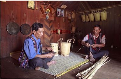 របរត្បាញជាលក្នុងជីវភាពរស់នៅរបស់ជនជាតិ K’ho - ảnh 2