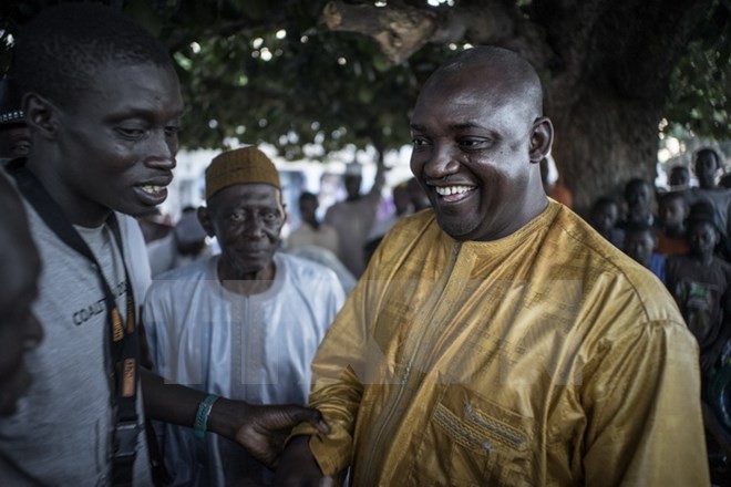 កងទ័ព Gambia ទន្ទ្រានកាន់កាប់ទីស្នាកការនៃគណៈបក្សរៀបចំការបោះឆ្នោត - ảnh 1