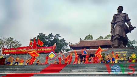 ពិធីបុណ្យទួល Dong Da បានប្រារព្ធឡើងយ៉ាងឱឡារិកនៅទីក្រុងហាណូយ - ảnh 15