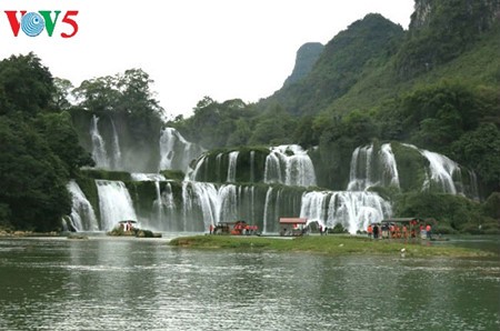 ទឹកជ្រោះ Ban Gioc - ទឹកជ្រោះធម្មជាតិធំបំផុតនៅអាស៊ីអាគ្នេយ៍ - ảnh 2