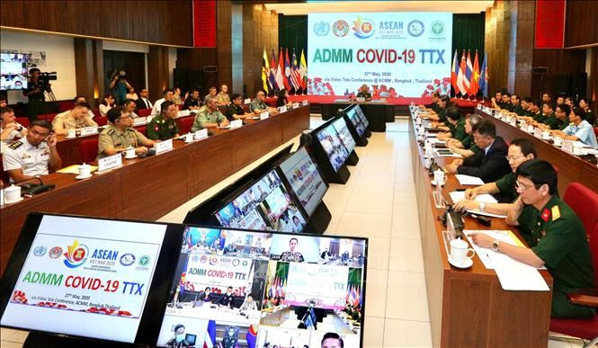 Kedokteran militer negara-negara ASEAN mengadakan latihan mekanisme mencegah dan memberantas wabah Covid-19 secara online - ảnh 1