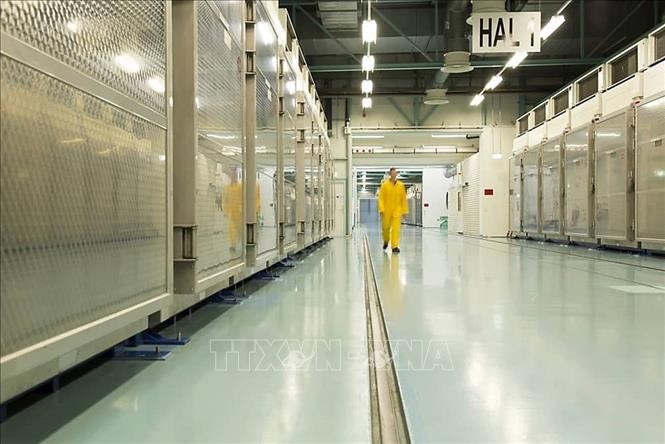 Iran mengumumkan mengaktifkan 1.044 pesawat sentrifugal di basis pengayaan uranium Fordow - ảnh 1