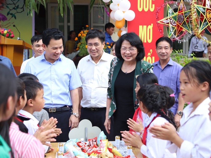 Banyak kegiatan untuk menyambut Festival Medio Musim Gugur  - ảnh 1