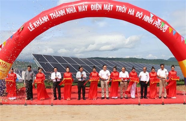 PLTS di Provinsi Ninh Thuan dengan modal investasi sebesar lebih dari 1 triliun VND diresmikan - ảnh 1