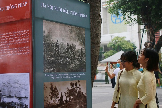 Pembukaan Pameran “Ha Noi: Tonggak-Tonggak Merah Sejarah” - ảnh 1